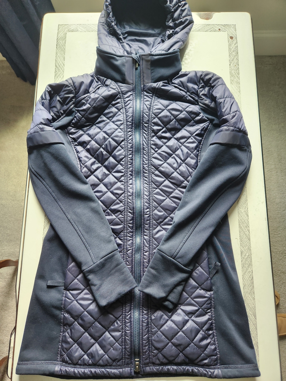 Athleta Snug Fit Quilted Hooded Puffer Jacket in Navy